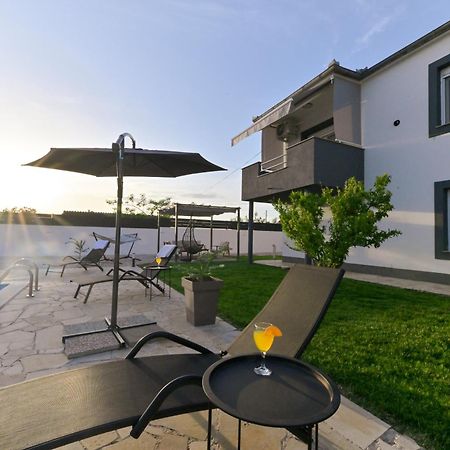 Apartment Amelie - With Pool And Sauna! Galovac  Екстер'єр фото