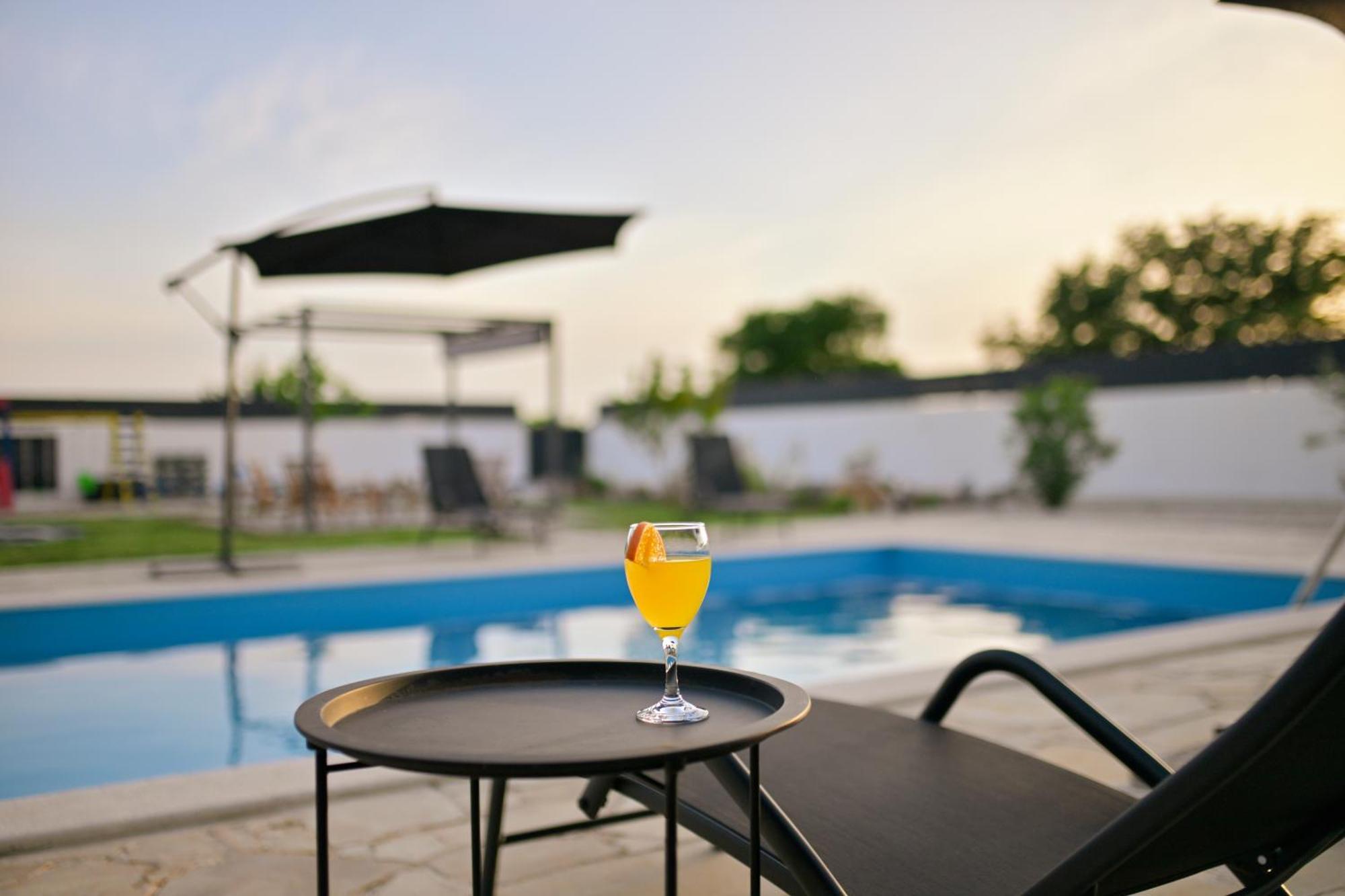 Apartment Amelie - With Pool And Sauna! Galovac  Екстер'єр фото